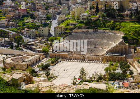 Erhöhter Blick auf das römische Theater in Amman, Jordanien. Stockfoto