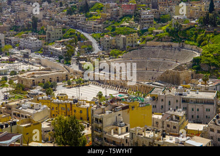 Erhöhter Blick auf das römische Theater in Amman, Jordanien. Stockfoto