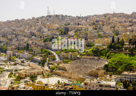 Erhöhten Blick auf das römische Amphitheater in Amman, Jordanien. Stockfoto