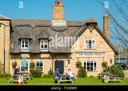 Charaktervolles Wicken Village Pub in der Nähe von Wicken Fen, Cambridgeshire, England, UK. Stockfoto