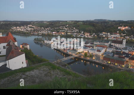 Passau in Deutschland bei Nacht Stockfoto