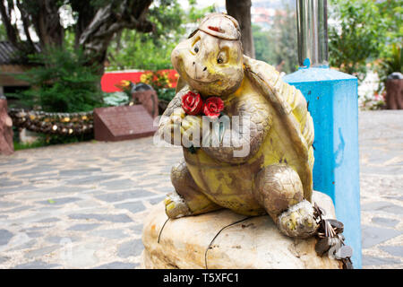 Schildkröte oder Turtle Statue für das chinesische Volk und fremde Reisende besuchen im Garten an der Zhongshan Park in Shantou oder Swatow Stadt am 9. Mai 2018 Stockfoto