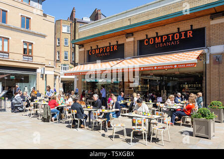 Outdoor Dining, Comptoir Libanais Cafe, Herzog von York Square, Chelsea, Royal Borough von Kensington und Chelsea, Greater London, England, Vereinigtes Königreich Stockfoto