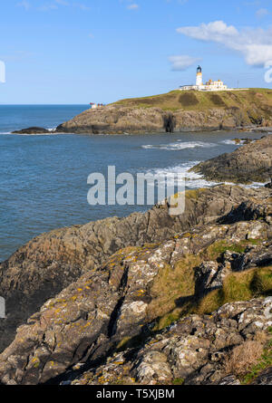 Killantringan Leuchtturm, in der Nähe von Portpatrick, die Rhins, Dumfries and Galloway, Schottland Stockfoto