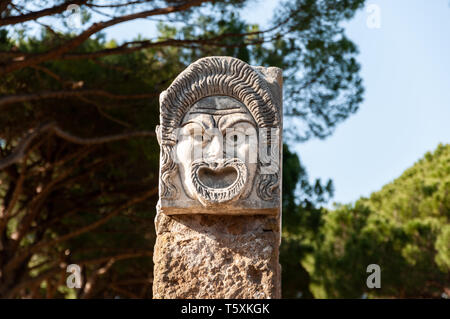 Römische Theater Masken in Ostia Antica Stockfoto