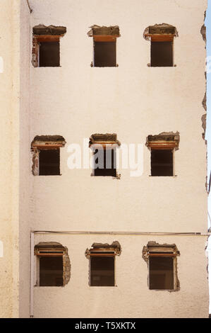 Gebäude, ohne dass Neue Fenster in noch überholen Stockfoto