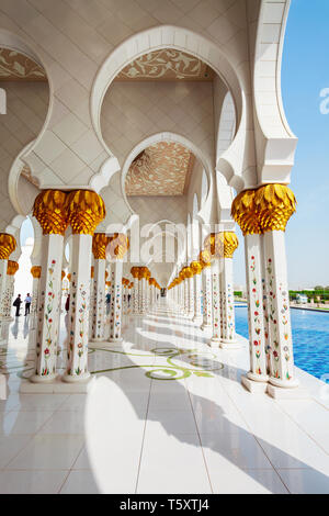 Sheikh Zayed Grand Moschee, die größte Moschee der VEREINIGTEN ARABISCHEN EMIRATE, in Abu Dhabi Stockfoto