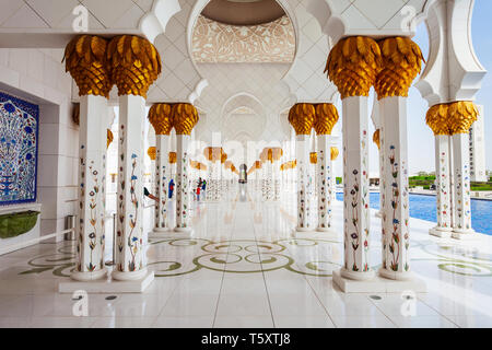 Sheikh Zayed Grand Moschee, die größte Moschee der VEREINIGTEN ARABISCHEN EMIRATE, in Abu Dhabi Stockfoto