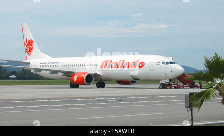 KEDAH, Langkawi, Malaysia - Apr 11th, 2015: malindo Air Boeing 737 Next Gen MSN 38736 9 M-LNL Flugzeuge am Flughafen Langkawi Passenger Terminal Stockfoto