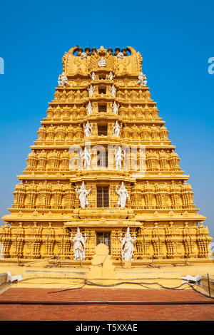 Chamundeshwari Tempel ist ein Hindu Tempel auf der Spitze des Chamundi Hills in der Nähe von Mysore in Indien Stockfoto