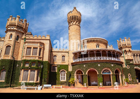 Bangalore Palace ist ein britischer Stil Palace in Bangalore City in Karnataka, Indien Stockfoto