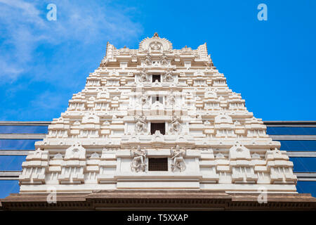 Sri Radha Krishna Tempel ist in Bangalore in Indien, einem der größten ISKCON-Tempel in der ganzen Welt. Stockfoto