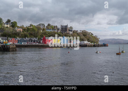 Farbenfrohe Gebäude am Hafen in Tobermory auf der Isle of Mull, Innere Hebriden, Argyll und Bute, Schottland, Großbritannien Stockfoto