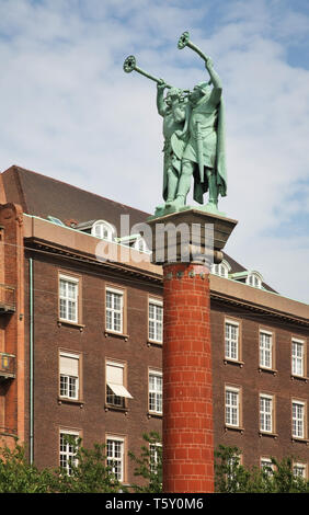 Lur Gebläse Monument (Spieler anzulocken) im Rathaus (radhuspladsen) Square in Kopenhagen. Dänemark Stockfoto