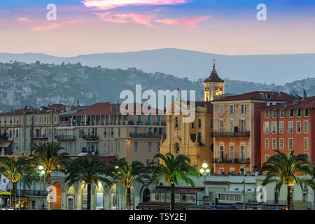 Nizza, Frankreich - 06. JULI 2015: Architektur entlang der Promenade des Anglais Stockfoto