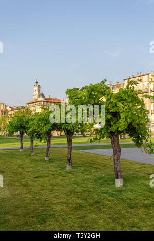 Nizza, Frankreich - 06. JULI 2015: Promenade du Paillon - städtische Park, 2013 eingeweiht, beliebt bei Einheimischen und Touristen. Stockfoto