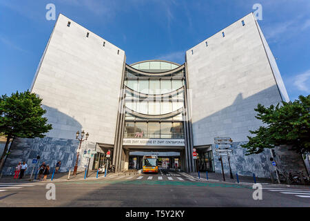 Nizza, Frankreich - 06. JULI 2015: Museum für zeitgenössische Kunst, die wichtigsten kulturellen und touristischen Sehenswürdigkeiten in Nizza. Stockfoto