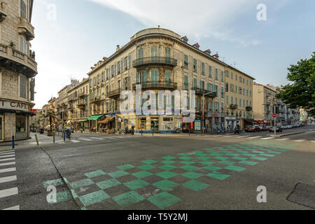 Nizza, Frankreich - 06. JULI 2015: Straßen und die Architektur der Altstadt von Nizza, Frankreich Stockfoto