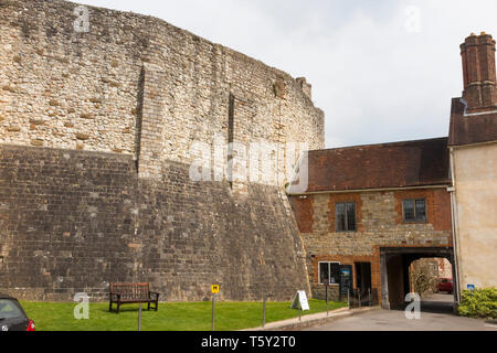 Eingangstor Weg / Gate house in den Hof, Shell halten und Bishops Palace Farnham Castle, Castle Hill. Farnham (108) Stockfoto