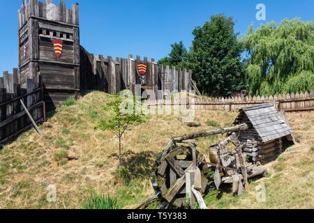 Wassermühle und Wälle in Mountfitchet Castle, Stansted Mountfitchet, Essex, England, Vereinigtes Königreich Stockfoto