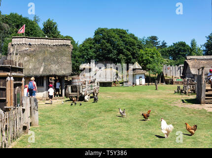 Wohnungen innerhalb der Stadtmauern in Mountfitchet Castle, Stansted Mountfitchet, Essex, England, Vereinigtes Königreich Stockfoto