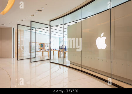 DUBAI, VAE - Februar 25, 2019: Apple Store in der Dubai Mall in VAE Stockfoto