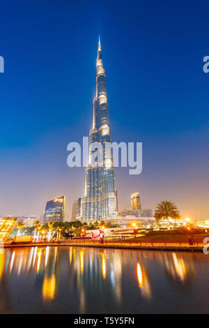 DUBAI, VAE - 25. FEBRUAR 2019: Burj Khalifa oder Khalifa Tower ist ein Wolkenkratzer und das höchste Gebäude der Welt in Dubai, VAE Stockfoto