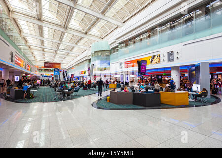 DUBAI, VAE - MÄRZ 02, 2019: Der Internationale Flughafen von Dubai oder dxb Interieur in VAE Stockfoto