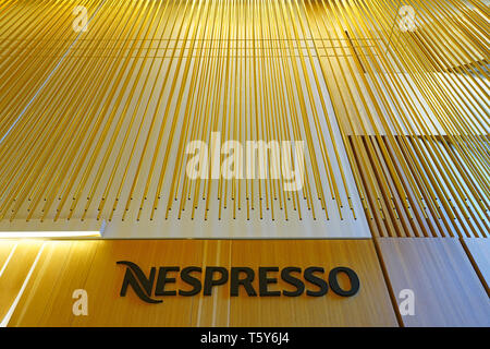 TORONTO, KANADA-29 Mar 2019 - Blick auf eine Anzeige der bunten Einzeldosis von Nespresso Kaffeekapseln. Stockfoto