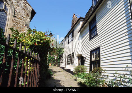 Alte weatherboarded Hütten auf Kirche Passage in der Altstadt von Hastings, East Sussex UK Stockfoto