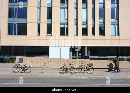 TORONTO, KANADA-29 Mar 2019 - Blick auf dem Campus der Universität von Toronto, um Queen's Park, gegründet 1827 als King's College, in nach unten Stockfoto
