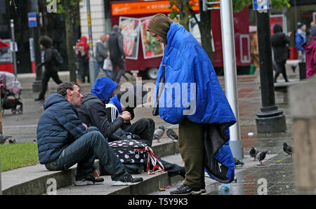 Manchester, Großbritannien. 27. April 2019. Armut gefährdeten Menschen verlassen und leben auf den Straßen in Manchester, UK, 27. April 2019 (C) Barbara Cook/Alamy leben Nachrichten Stockfoto