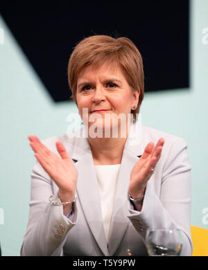 Edinburgh, Schottland, Großbritannien. 27. April 2019. SNP (Scottish National Party) Frühling Konferenz findet an der EICC (Edinburgh International Conference Centre) in Edinburgh. Abgebildet; Erster Minister Nicola Sturgeon während der erste Tag der Konferenz. Credit: Iain Masterton/Alamy leben Nachrichten Stockfoto