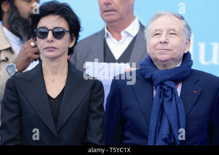 Paris, Frankreich. 27 Apr, 2019. FIA-Präsident Jean Todt mit französischen stellvertretenden Rachida Dati auf das Podium der E-Prix de Paris Formel-E an Invalides - Paris - Frankreich Quelle: Pierre Stevenin/ZUMA Draht/Alamy leben Nachrichten Stockfoto