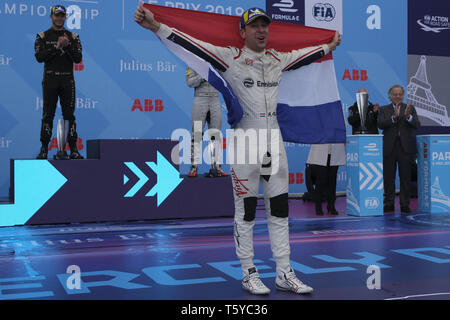 Paris, Frankreich. 27 Apr, 2019. Envision Virgin Racing Audi e-tron FE 05 Holländische Fahrer ROBIN FRIJNS gewinnt den E-Prix von Paris für die Formel-E Weltmeisterschaft an Invalides - Paris - Frankreich Quelle: Pierre Stevenin/ZUMA Draht/Alamy leben Nachrichten Stockfoto