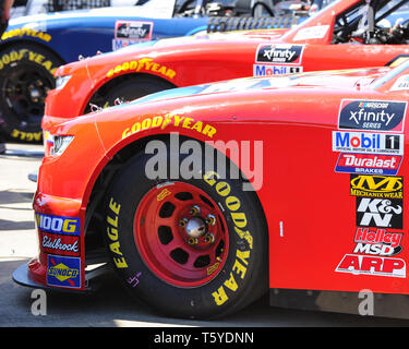 Talladega, AL, USA. 27 Apr, 2019. Rennwagen sind vor Beginn der Geld Lion 300 in Talladega Super Speedway in Talladega, AL gesäumt. Kevin Langley/Sport Süd Media/CSM/Alamy leben Nachrichten Stockfoto