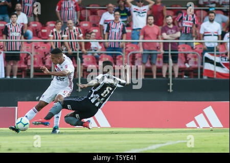 São Paulo, Brasilien. 27. April 2019. - Igor Vincius der SPFC während des Spiels zwischen São Paulo FC und Botafogo, gültig für die erste Runde der brasilianischen Meisterschaft 2019 und an der Morumbi Stadion in São Paulo, SP statt. (Foto: Maurício Rummens/Fotoarena) Stockfoto