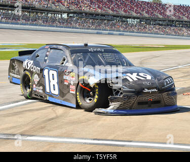 Talladega, AL, USA. 27 Apr, 2019. Die iK 9 Toyota kehrt in den Shop nach einem Unfall während der Geld Lion 300 in Talladega Super Speedway in Talladega, AL. Kevin Langley/Sport Süd Media/CSM/Alamy leben Nachrichten Stockfoto