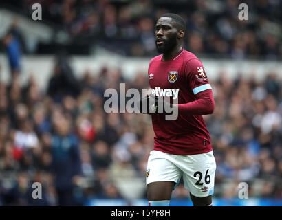 London, Großbritannien. 27. Apr 2019. Arthur Masauku (WHU) an der Tottenham Hotspur v West Ham United Premier League Match, an der Tottenham Hotspur Stadion, London, Großbritannien, am 27. April 2019. ** Nur die redaktionelle Nutzung, eine Lizenz für die gewerbliche Nutzung erforderlich. Keine Verwendung in Wetten, Spiele oder einer einzelnen Verein/Liga/player Publikationen ** Quelle: Paul Marriott/Alamy leben Nachrichten Stockfoto