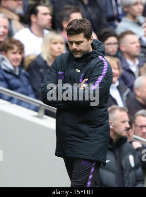 London, Großbritannien. 27. Apr 2019. Mauricio Pochettino (Sporen Manager) an der Tottenham Hotspur v West Ham United Premier League Match, an der Tottenham Hotspur Stadion, London, Großbritannien, am 27. April 2019. ** Nur die redaktionelle Nutzung, eine Lizenz für die gewerbliche Nutzung erforderlich. Keine Verwendung in Wetten, Spiele oder einer einzelnen Verein/Liga/player Publikationen ** Quelle: Paul Marriott/Alamy leben Nachrichten Stockfoto