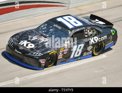 Talladega, AL, USA. 27 Apr, 2019. Die iK 9 Toyota Geschwindigkeiten in Kurve 4, während das Geld Lion 300 in Talladega Super Speedway in Talladega, AL. Kevin Langley/Sport Süd Media/CSM/Alamy leben Nachrichten Stockfoto