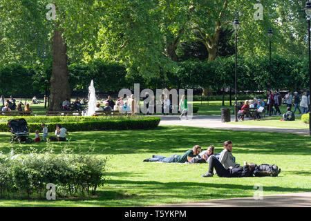 Russell Square, Bloomsbury, London Borough von Camden, Greater London, England, Vereinigtes Königreich Stockfoto