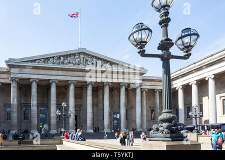 Haupteingang, das British Museum, Great Russell Street, Bloomsbury, London, England, Vereinigtes Königreich Stockfoto