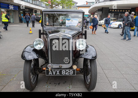 Maroon 1934 vintage Austin Seven RP Box" Beatrix' Auto an einem Classic Motor Fahrzeug zeigen in Großbritannien Stockfoto