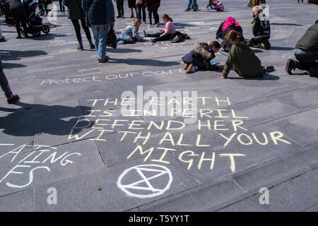 Southampton, Hampshire, Großbritannien. 27. August 2018. Aussterben Rebellion Protest gegen Southampton Guildhall. Quelle: Jim Houlbrook/Alamy leben Nachrichten Stockfoto