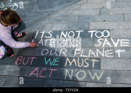 Southampton, Hampshire, Großbritannien. 27. August 2018. Aussterben Rebellion Protest gegen Southampton Guildhall. Quelle: Jim Houlbrook/Alamy leben Nachrichten Stockfoto
