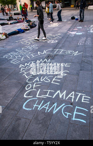 Southampton, Hampshire, Großbritannien. 27. August 2018. Aussterben Rebellion Protest gegen Southampton Guildhall. Quelle: Jim Houlbrook/Alamy leben Nachrichten Stockfoto