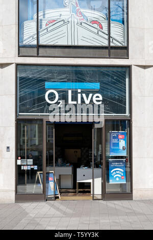 O2-Shop in Hamburg, Deutschland. O2-Store ist eine Kette von Einzelhandelsgeschäften von Telefonica Europa betrieben, spezialisiert auf Mobiltelefone. Stockfoto