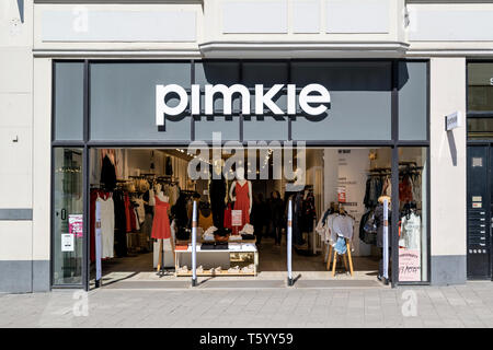 Pimkie Niederlassung in Hamburg. Pimkie ist privat eine schnelle Modelabel und Kette, die für junge Frauen Kleidung mit Geschäften in ganz Europa gehört. Stockfoto