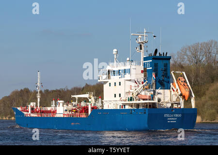 Bitumen, Öl- und Chemikalientanker tanker STELLA JUNGFRAU von Tarbit Versand im Nord-Ostsee-Kanal Stockfoto